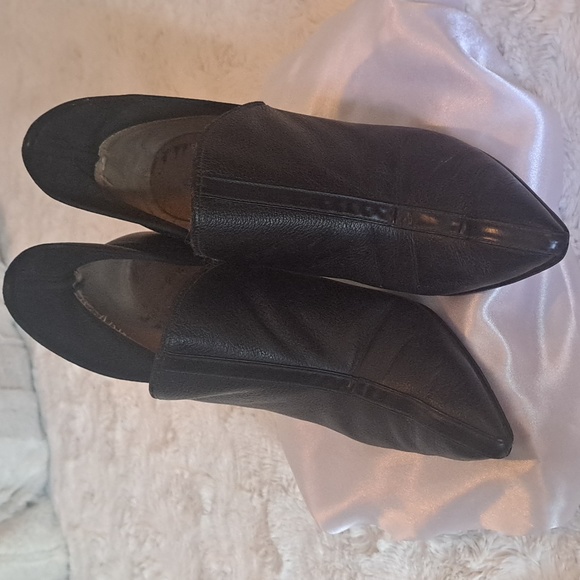 Sharp looking SHOES - Picture 2 of 6